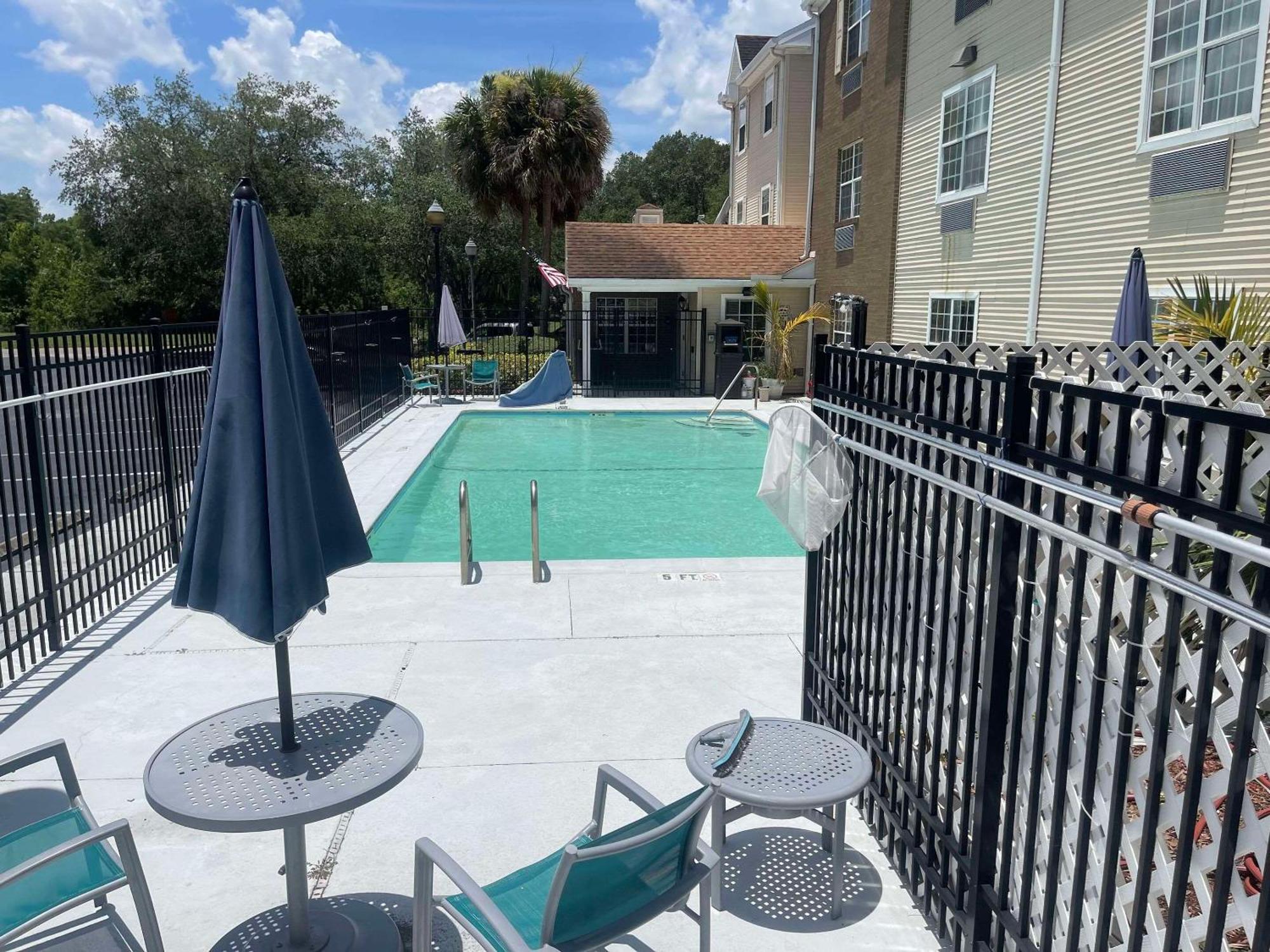 Mainstay Suites Tampa Moffitt-Usf Temple Terrace Exterior foto